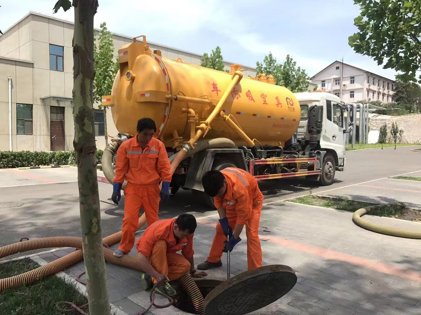 大庆化粪池清理与5-8吨吸粪车施工效率分析